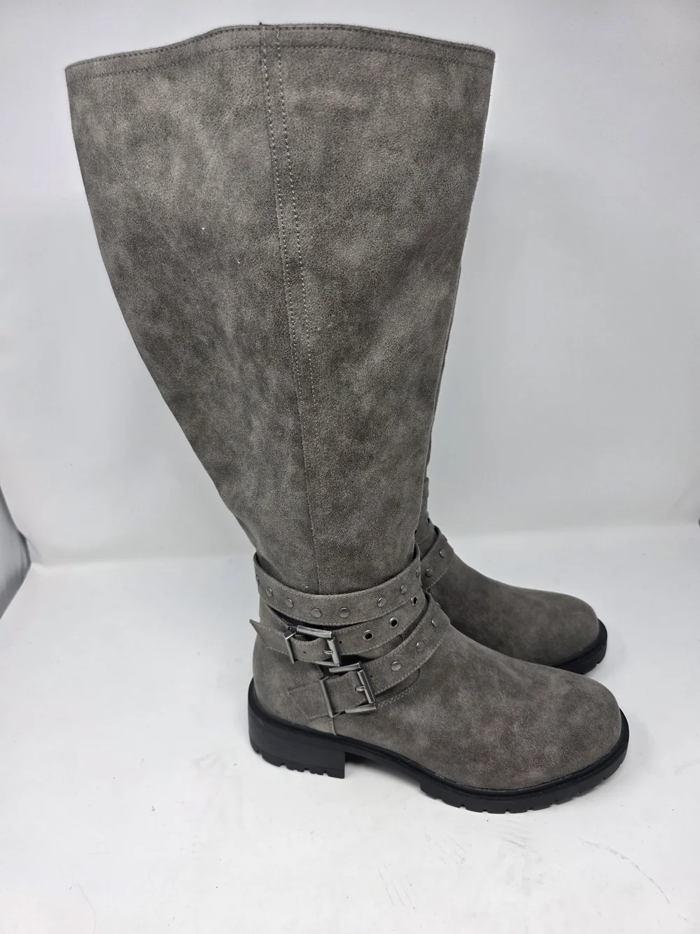 Torrid Women’s Gray Knee High Moto Boots Size 8.5WW Studded Buckle Lug Sole Wide
